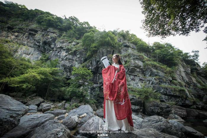 请问地球铁矿储量丰富,那么理论上是不是哪里都能挖到铁呢?如果不是,是不是 每个国家都有铁矿?专属问题解答