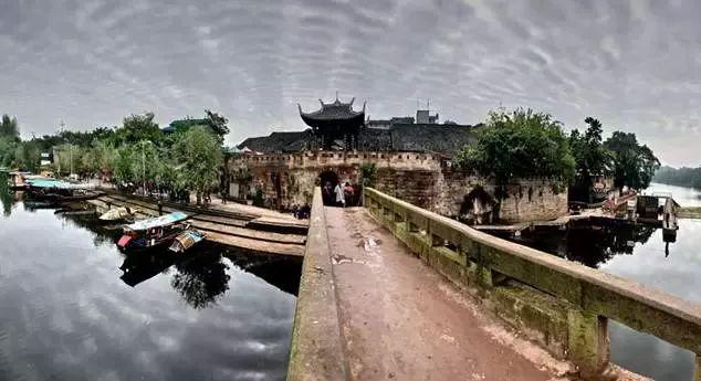 李嘉诚旗下有哪些公司？都是经营什么的？游戏画面